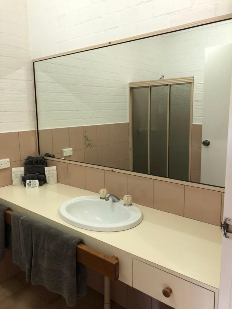 Settlement Motor Inn Deniliquin Exterior foto