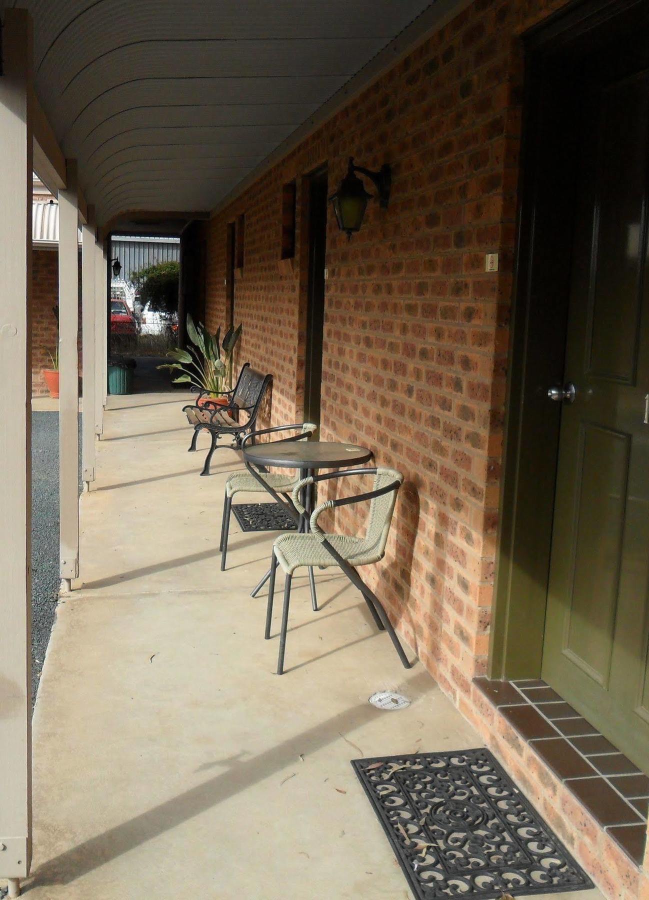 Settlement Motor Inn Deniliquin Exterior foto